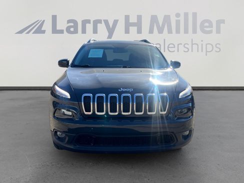 Used 2018 Jeep Cherokee Latitude Plus image 8