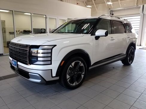 Certified 2026 Hyundai Palisade Limited AWD/4WD image 2