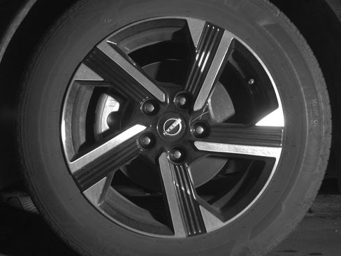 Used 2025 Nissan Sentra SV FWD image 12