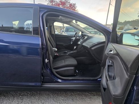 Used 2017 Ford Focus SEL w/ Cold Weather Package image 14