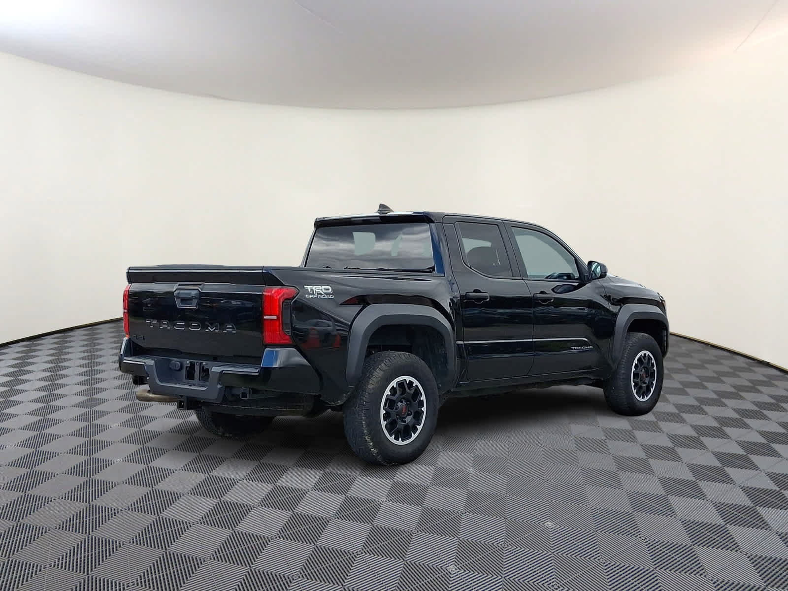 Used 2024 Toyota Tacoma TRD Off-Road AWD/4WD image 5