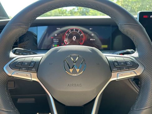 New 2026 Volkswagen Tiguan SE R-Line FWD image 18