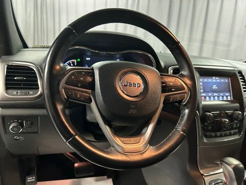 Used 2021 Jeep Grand Cherokee Laredo image 15