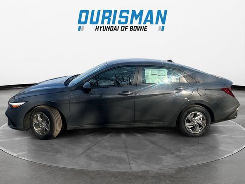 New 2026 Hyundai Elantra SE FWD image 3