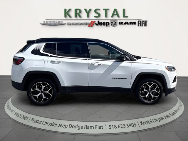 Certified 2025 Jeep Compass Limited w/ Mopar Graphics Package AWD/4WD image 9