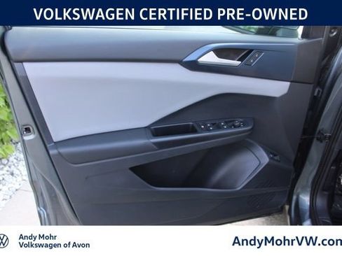 Used 2023 Volkswagen Taos SE FWD image 18