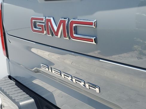 Used 2025 GMC Sierra 1500 AT4 w/ AT4 Premium Package AWD/4WD image 8