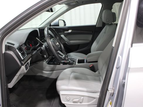 Used 2022 Audi Q5 2.0T Premium w/ Convenience Package AWD/4WD image 3
