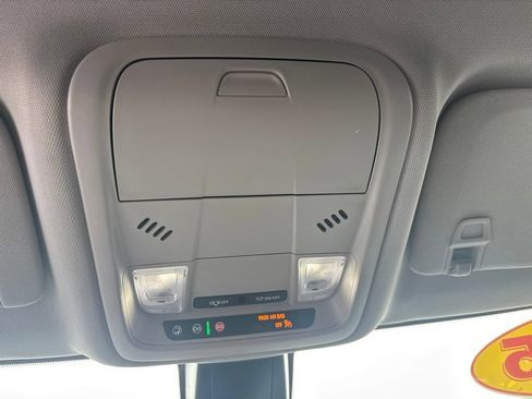 Used 2025 Chevrolet Blazer LT AWD/4WD image 33