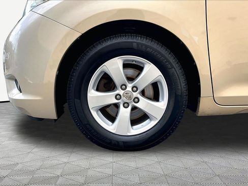 Used 2012 Toyota Sienna LE w/ Towing Pkg FWD image 11