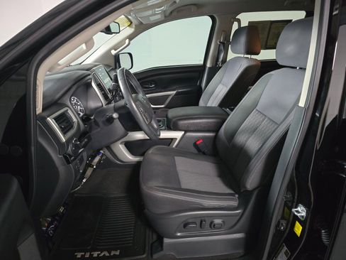 Used 2021 Nissan Titan SV w/ SV Convenience Package image 14
