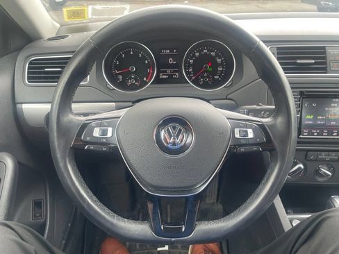Used 2017 Volkswagen Jetta SE FWD image 22