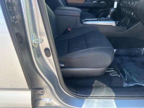 Used 2020 Toyota Tacoma SR5 image 32