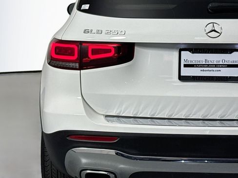 Used 2023 Mercedes-Benz GLB 250 4MATIC image 16