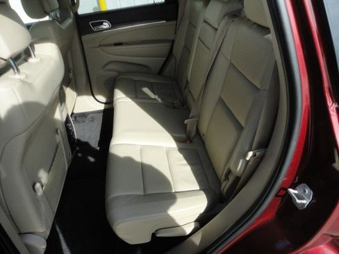 Used 2018 Jeep Grand Cherokee Limited image 10