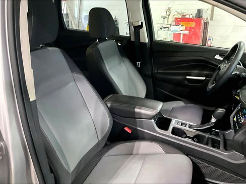 Used 2017 Ford Escape SE w/ Equipment Group 201A AWD/4WD image 9