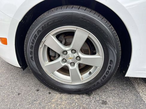 Used 2015 Chevrolet Cruze LT image 29