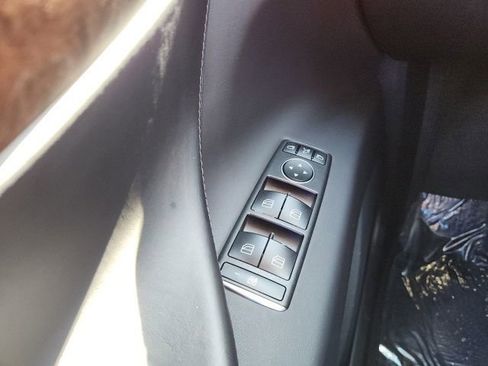 Used 2018 Tesla Model X 75D image 38