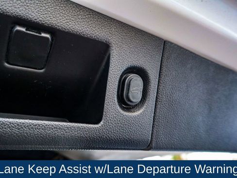 Used 2019 Cadillac Escalade Premium Luxury image 39