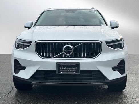 Used 2025 Volvo XC40 B5 Core w/ Climate Package image 8