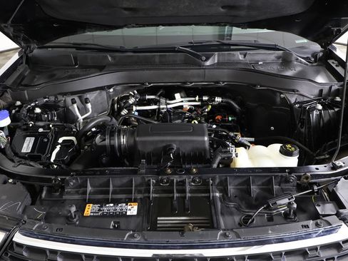 Used 2024 Ford Explorer XLT w/ Equipment Group 202A RWD image 15