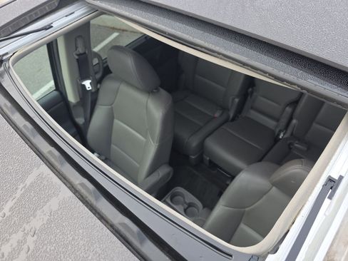 Used 2016 Honda Odyssey Touring image 3