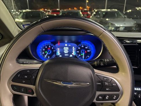 Used 2017 Chrysler Pacifica Limited image 13