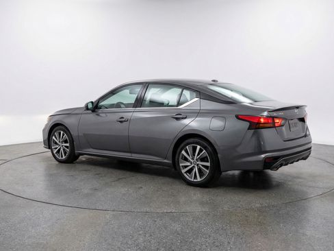 Used 2025 Nissan Altima 2.5 SV FWD image 6