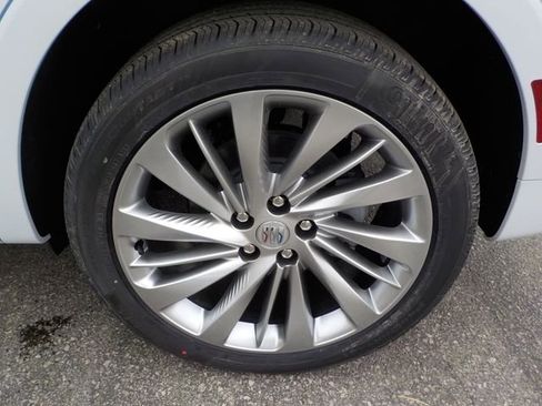 New 2026 Buick Envision Avenir image 10