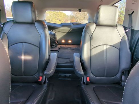 Used 2017 Chevrolet Traverse LT image 21