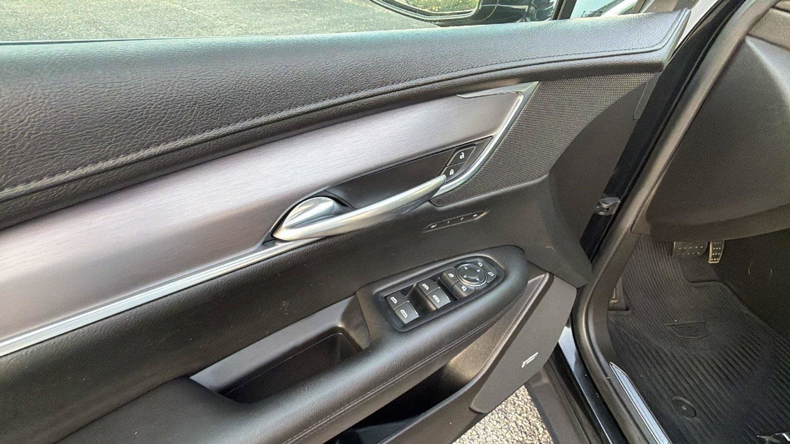 Used 2019 Cadillac XT5 Luxury FWD image 16