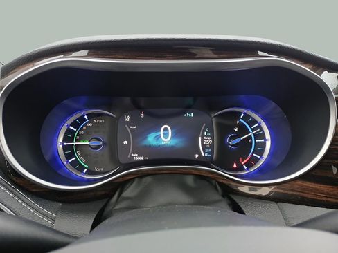 Certified 2023 Chrysler Pacifica Limited image 14