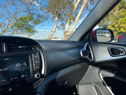Used 2025 Kia Soul LX w/ LX Technology Package image 35