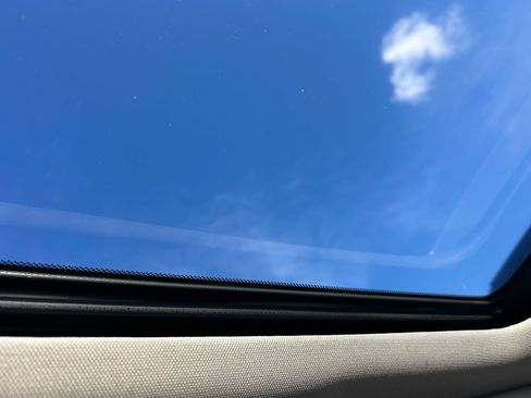 Used 2013 Acura ILX AT image 23