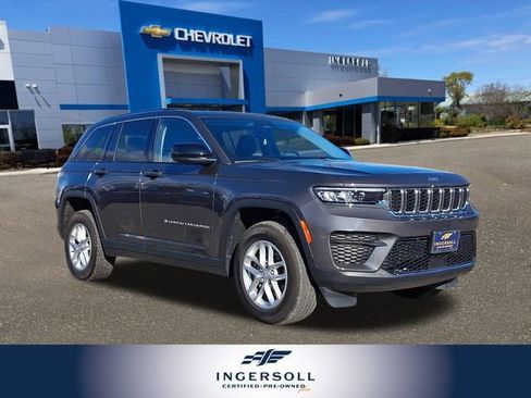 Used 2023 Jeep Grand Cherokee Laredo image 1