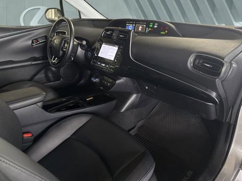 Used 2021 Toyota Prius XLE image 28