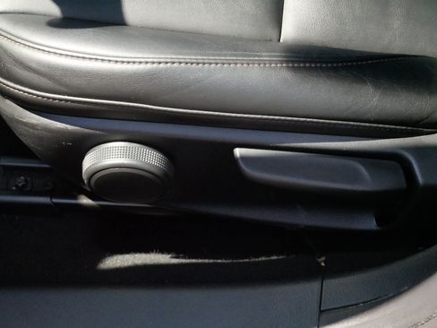 Used 2019 MAZDA MAZDA3 Hatchback FWD image 20