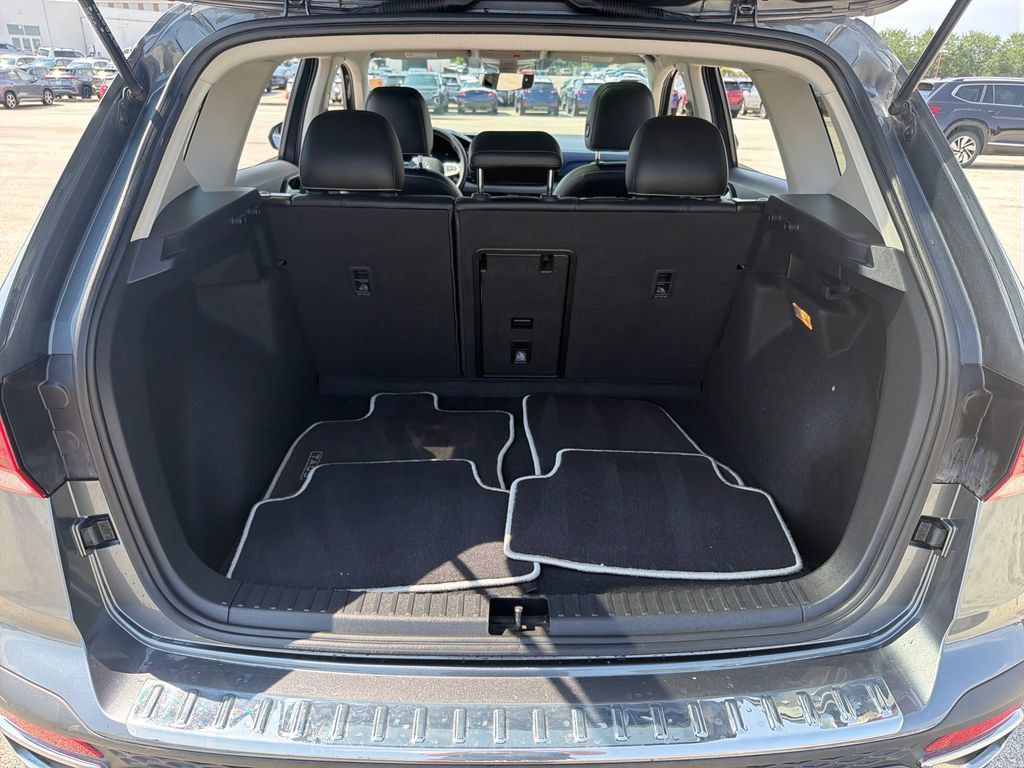 Certified 2023 Volkswagen Taos SE w/ Panoramic Sunroof Package AWD/4WD image 28