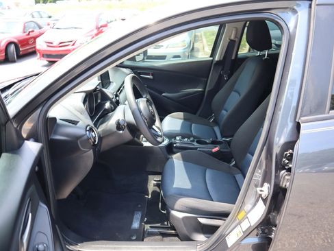 Used 2020 Toyota Yaris LE FWD image 9