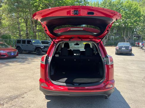 Used 2017 Toyota RAV4 LE AWD/4WD image 39