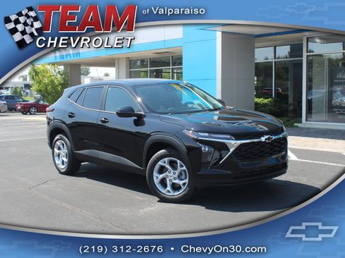 New 2026 Chevrolet Trax LS w/ LS Convenience Package FWD image 1