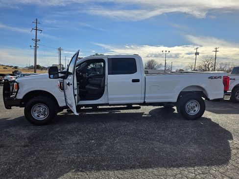 Used 2022 Ford F250 XL w/ Power Equipment Group image 9