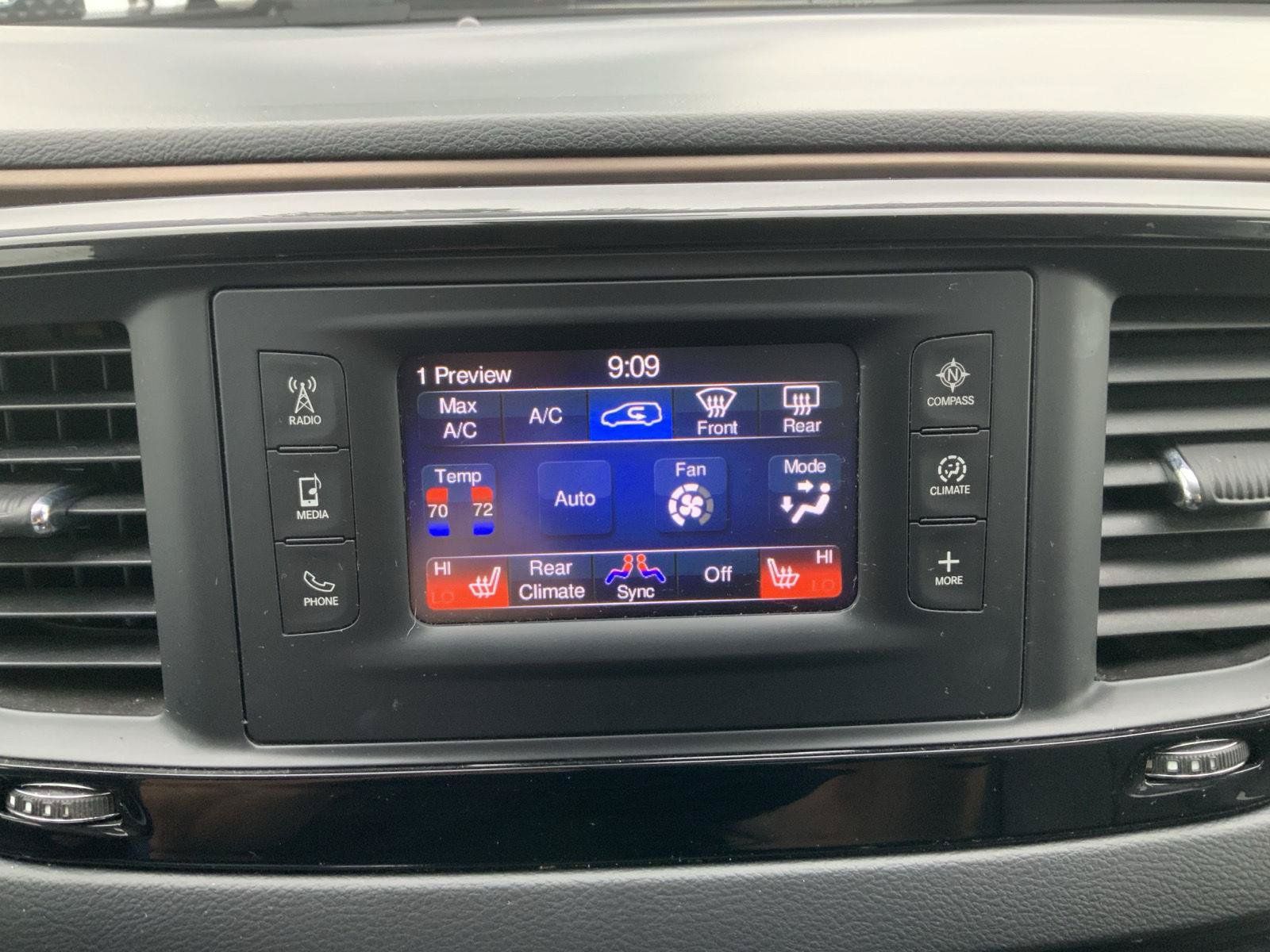 Used 2017 Chrysler Pacifica Touring-L FWD image 32