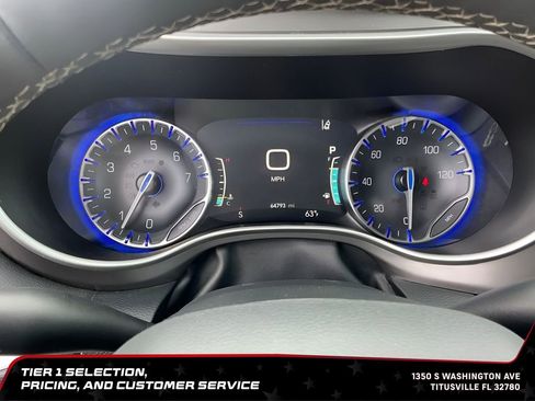 Used 2023 Chrysler Pacifica Touring-L FWD image 27
