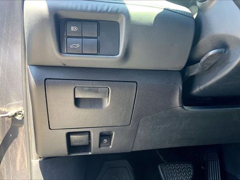 Used 2022 Toyota Highlander LE FWD image 33