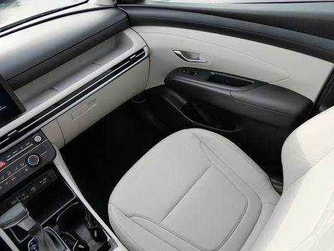 Certified 2025 Hyundai Tucson SE image 11