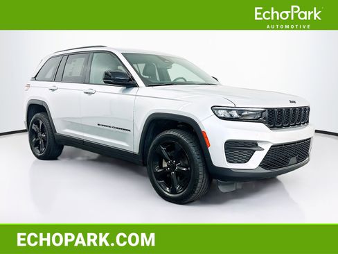 Used 2024 Jeep Grand Cherokee Altitude AWD/4WD image 1