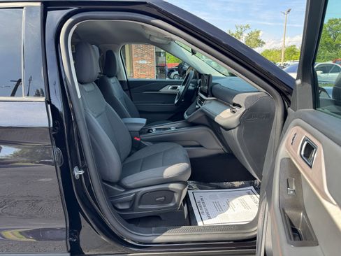 Used 2025 Ford Explorer Active RWD image 18