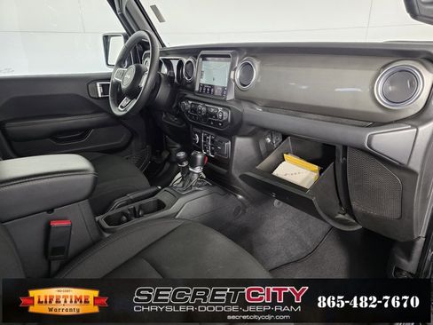 Used 2023 Jeep Wrangler Sahara image 30
