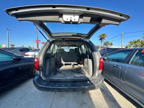 Used 2005 Dodge Caravan SE w/ Popular Equipment Group FWD image 12